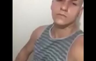 Video do Caio Tabelini mostrando e pica e batendo punheta