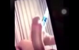 Video porno de cantor Tiago Iorc gozando batendo uma