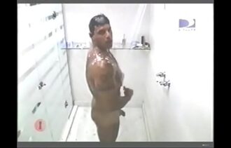 Video do Alexandre Frota tomando banho peladão na casa dos artistas
